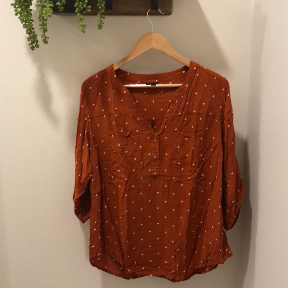 TERRACOTTA DIAMOND DOT CHALLIS PULLOVER BLOUSE